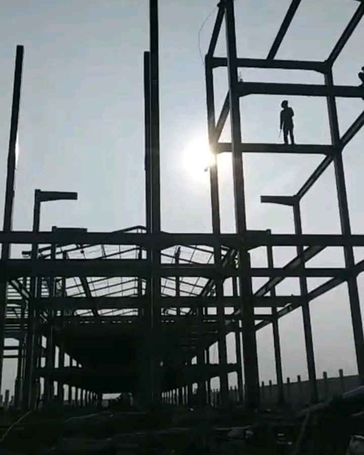 Konstruksi Gudang Besi